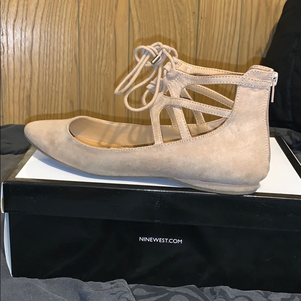 Pointed toe suede flat
